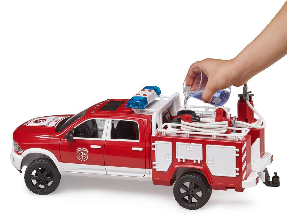 Carrinha de Bombeiros RAM 2500 Luz e Som - Bruder