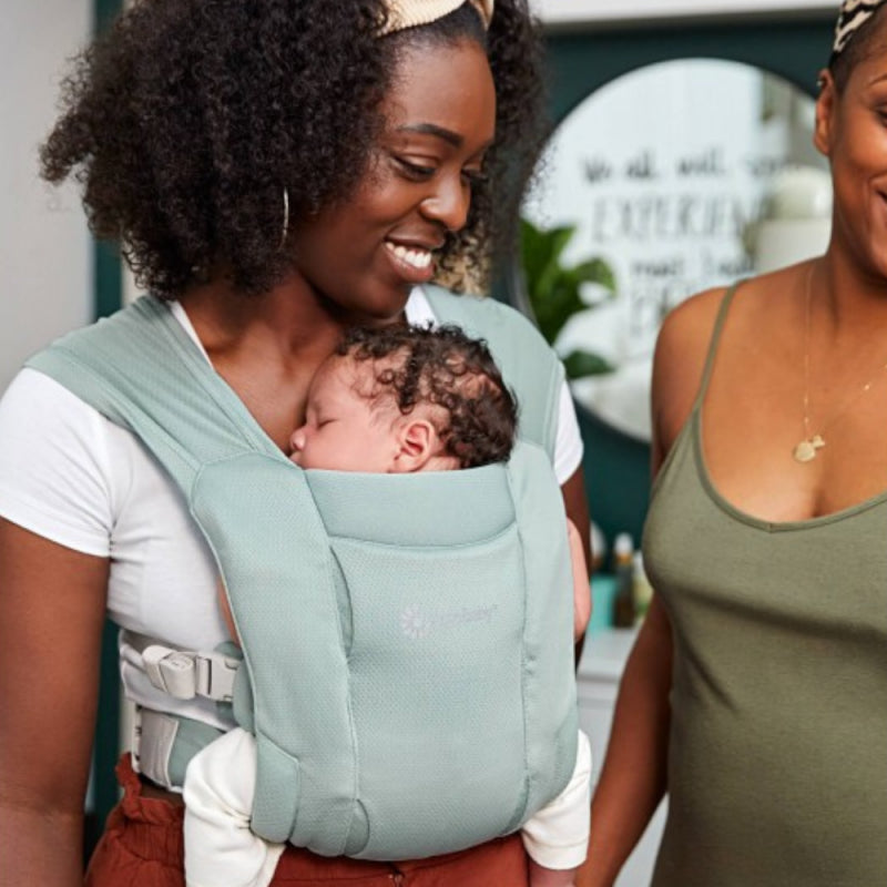 Marsúpio Porta Bebes Embrace Soft Air Mesh Salvia - Ergobaby