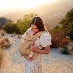 Porta-Bebés Omni Breeze Camel Brown - Ergobaby